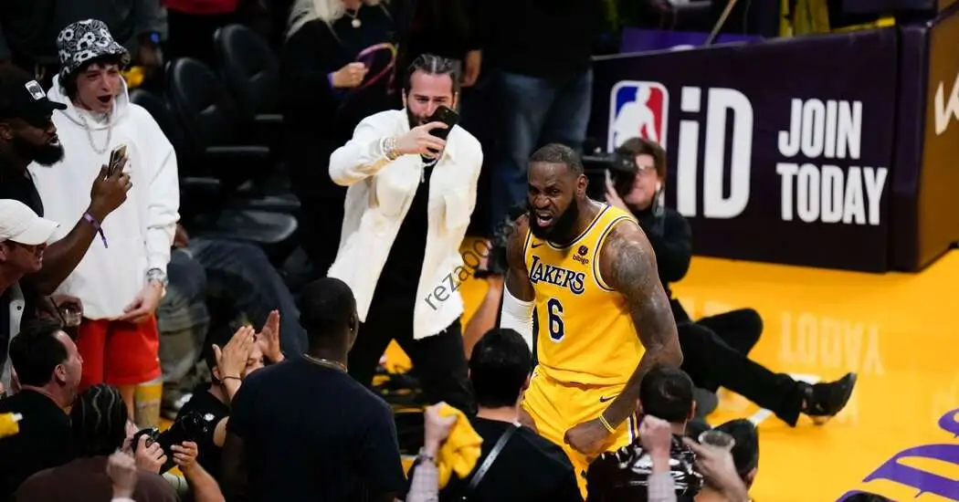 لبرون جیمز در اولین بازی 20-20 در بازی 4 لیکرز بر گریزلیز پیروز شد